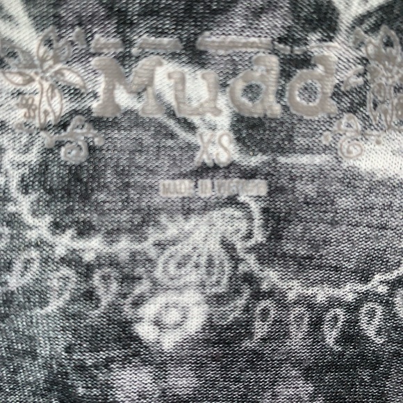 Black and white flowered flowy tank top - Picture 3 of 3